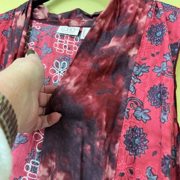 LOGO by Lori Goldstein Red and Black Sleeveless Top - Picture 8 of 9